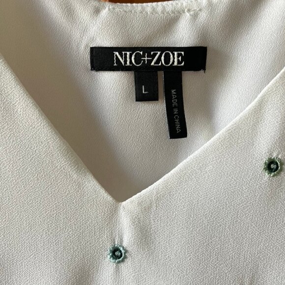 Nic + Zoe Sleeveless V Neck Summer Top - Picture 3 of 6